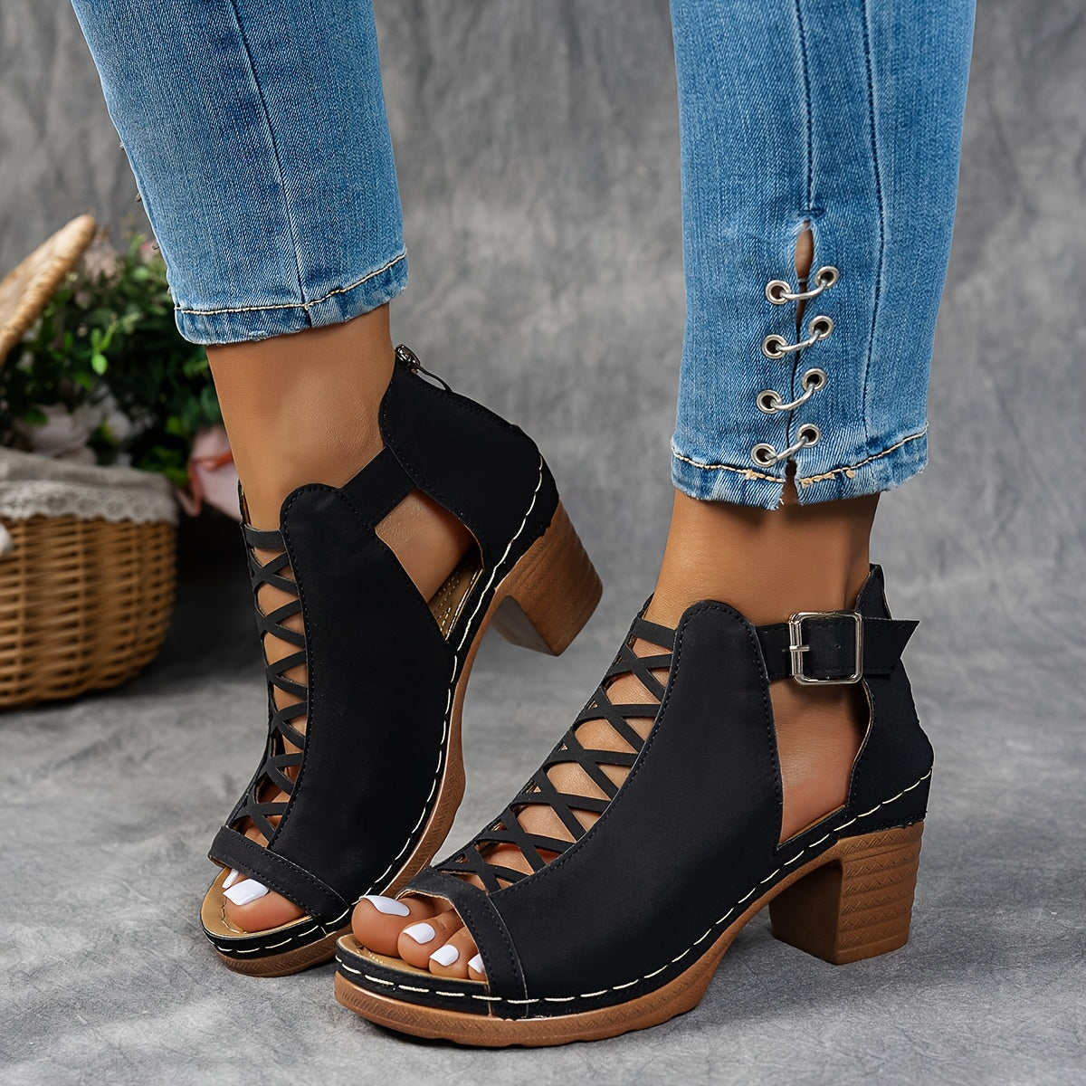 Black / 11